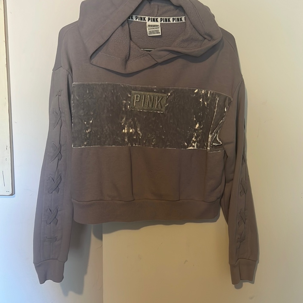 Pink hoodie. 165/84A